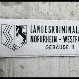 Altes Eingangsschild LKA NRW