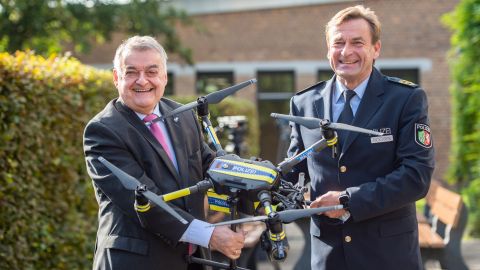 Interior Minister Herbert Reul together with Thomas Roosen, Director LZPD NRW , at the press event for the drone project