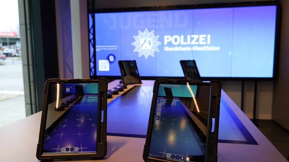 Drohnenflug über Köln zum ersten Digitalen Beratungs- und Präventionszentrum der Polizei NRW in Köln